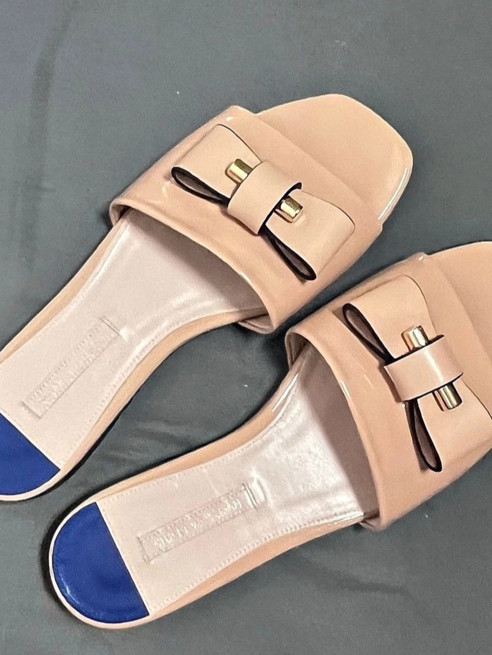 Stuart Weitzman Bell Slide Sandals Size 6 Nude Tan Bow Patent Leather
